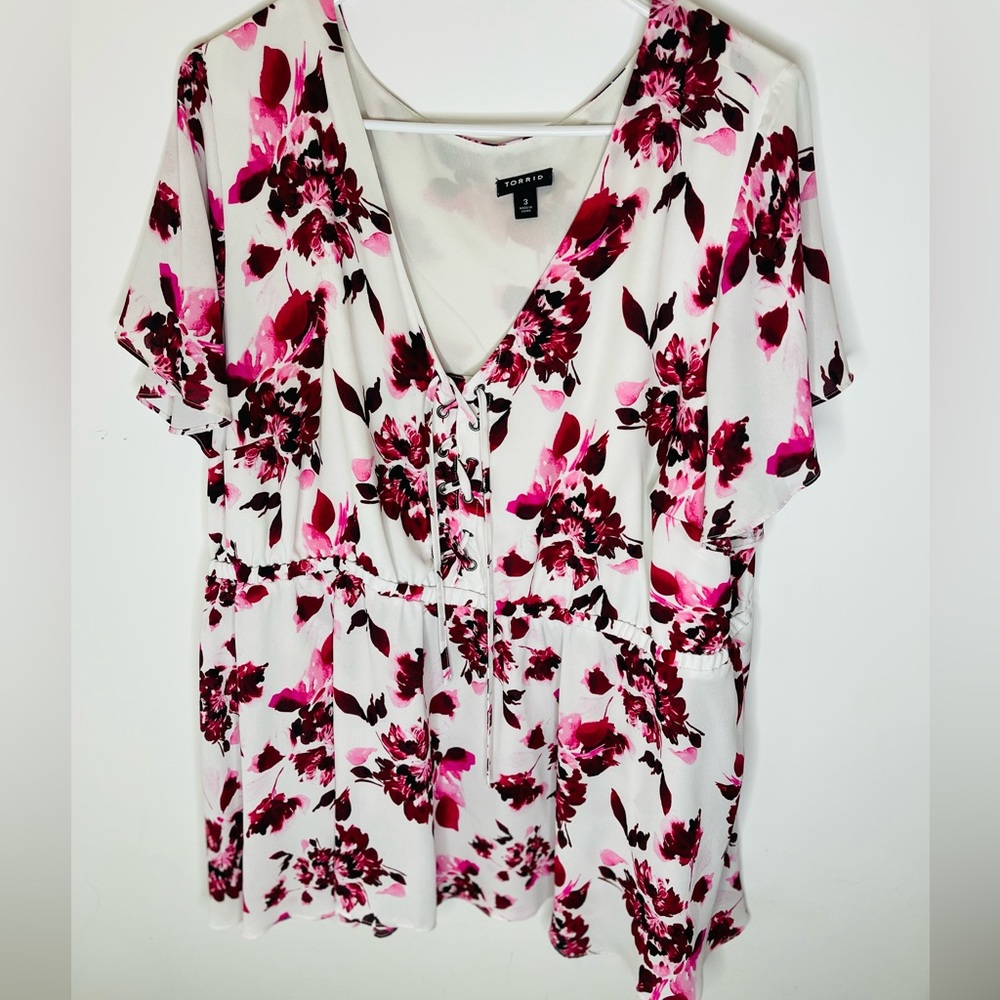 NWOT TORRID SIZE 3X PINK WHITE BLOUSE TOP